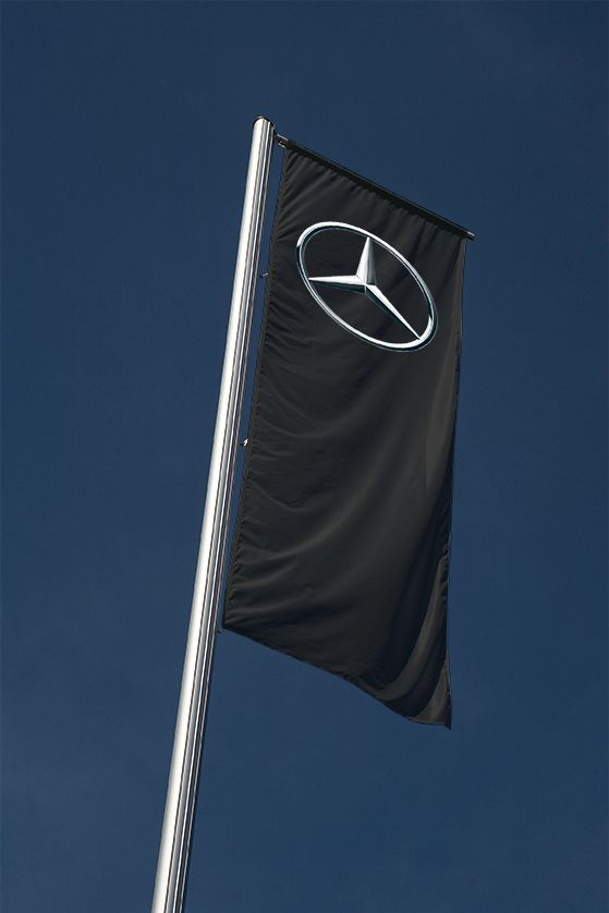 Mercedes-Benz Bandera 1200 x 3500 mm Túnel cosido negro (1 pieza)